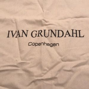 IVAN GRUNDAHL DUST TRAVEL BAG